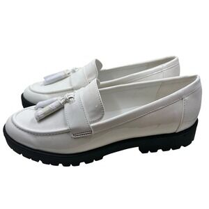 Bandolino‎ Tassel Lug Sole Loafers 9M White Patent Leather Preppy Academia